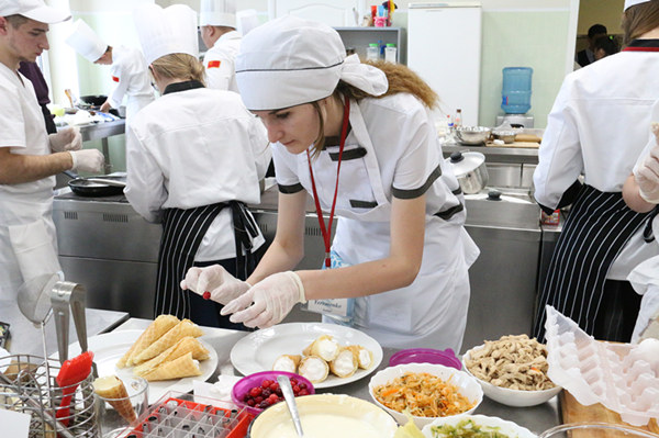 2016年中俄大学生烹饪技能大赛圆满结束 beat365再获佳绩