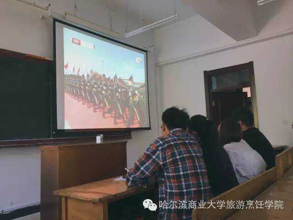 铭记历史 祝福祖国——beat365全体学生干部观看“中国人民抗日战争暨世界反法西斯战争胜利70周年大阅兵”