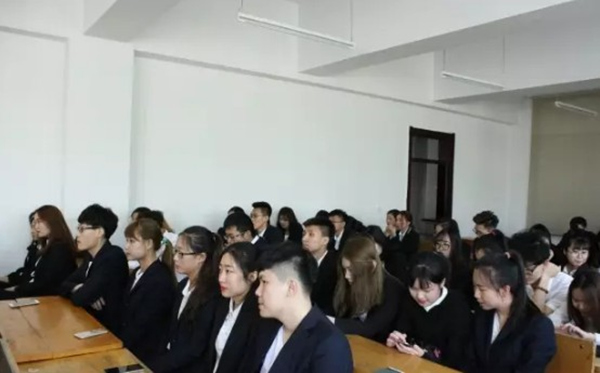beat3652014级学生会换届大会圆满落幕